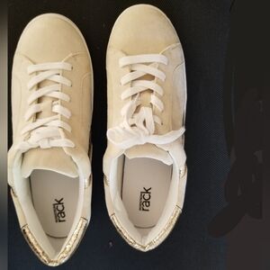 NIB Nordstrom Sneaker. Size 8.5.RKVERNON2-FAB IVORY - GOLD